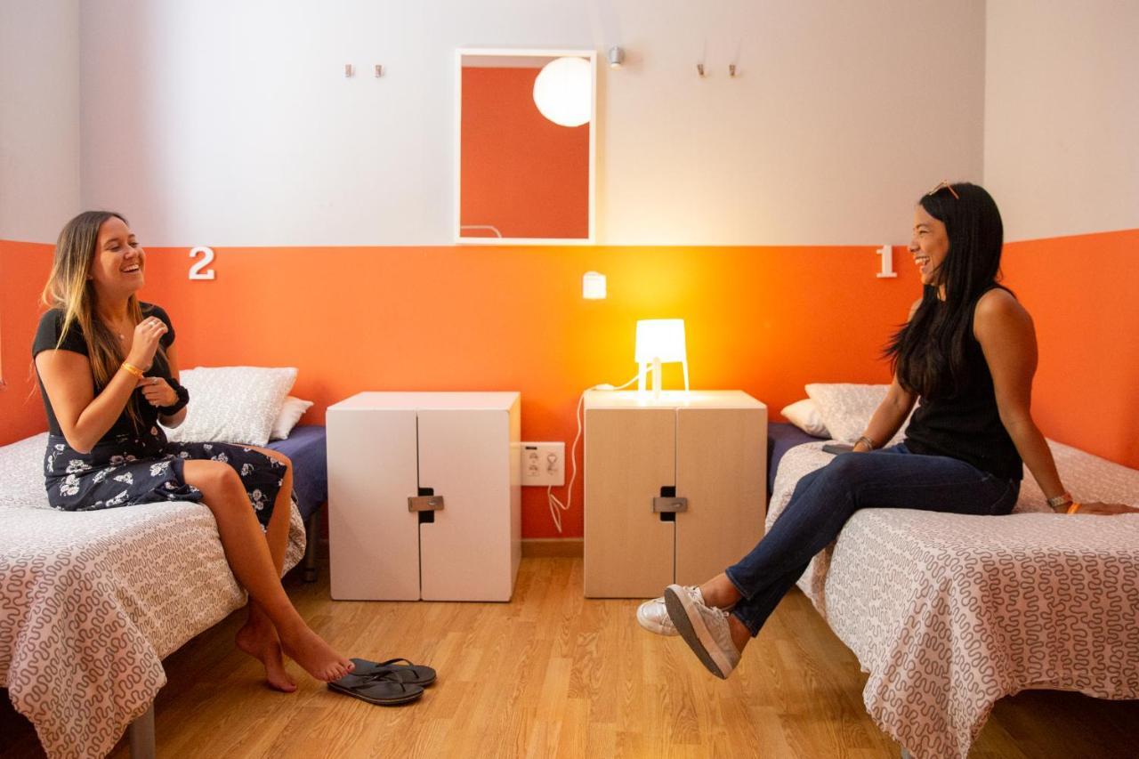 Onefam Sungate Hostel Madrid Ngoại thất bức ảnh