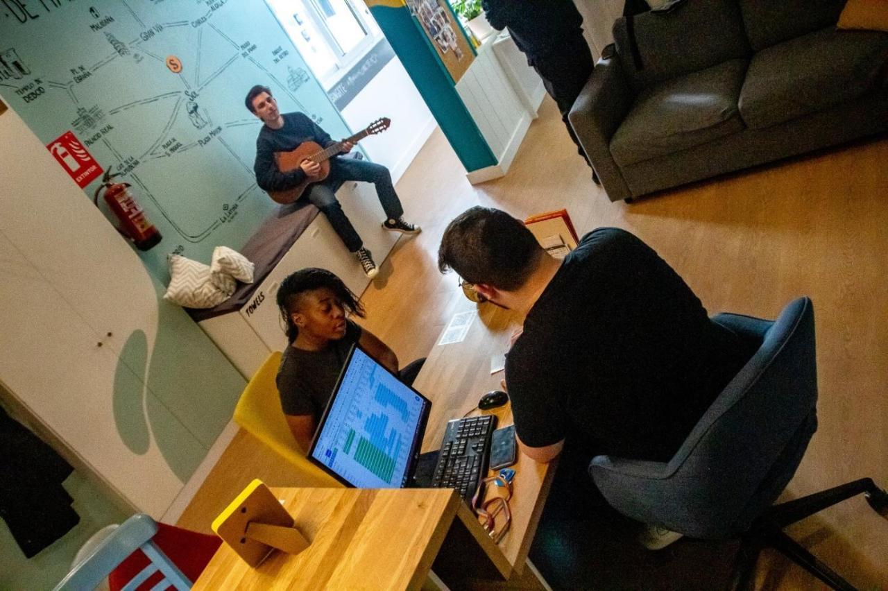 Onefam Sungate Hostel Madrid Ngoại thất bức ảnh