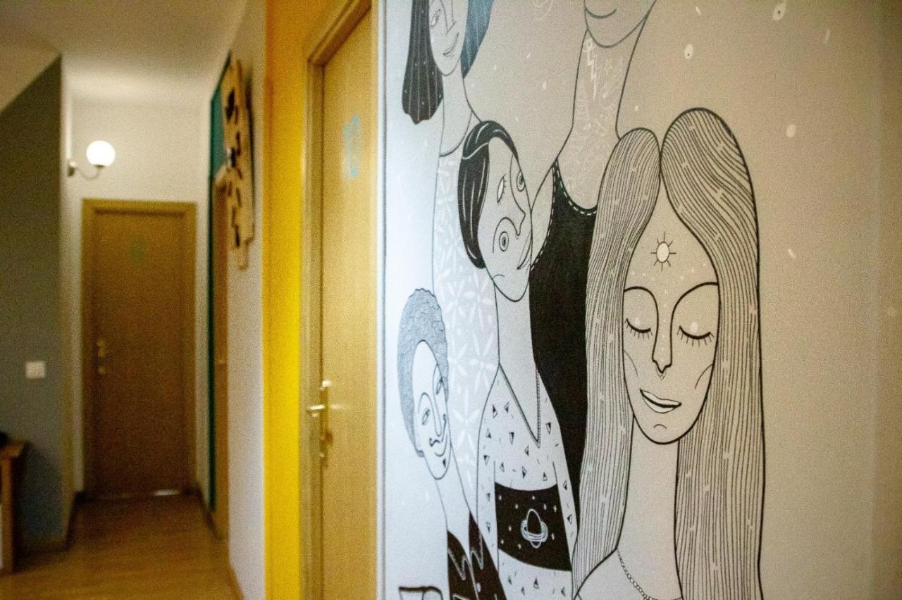 Onefam Sungate Hostel Madrid Ngoại thất bức ảnh