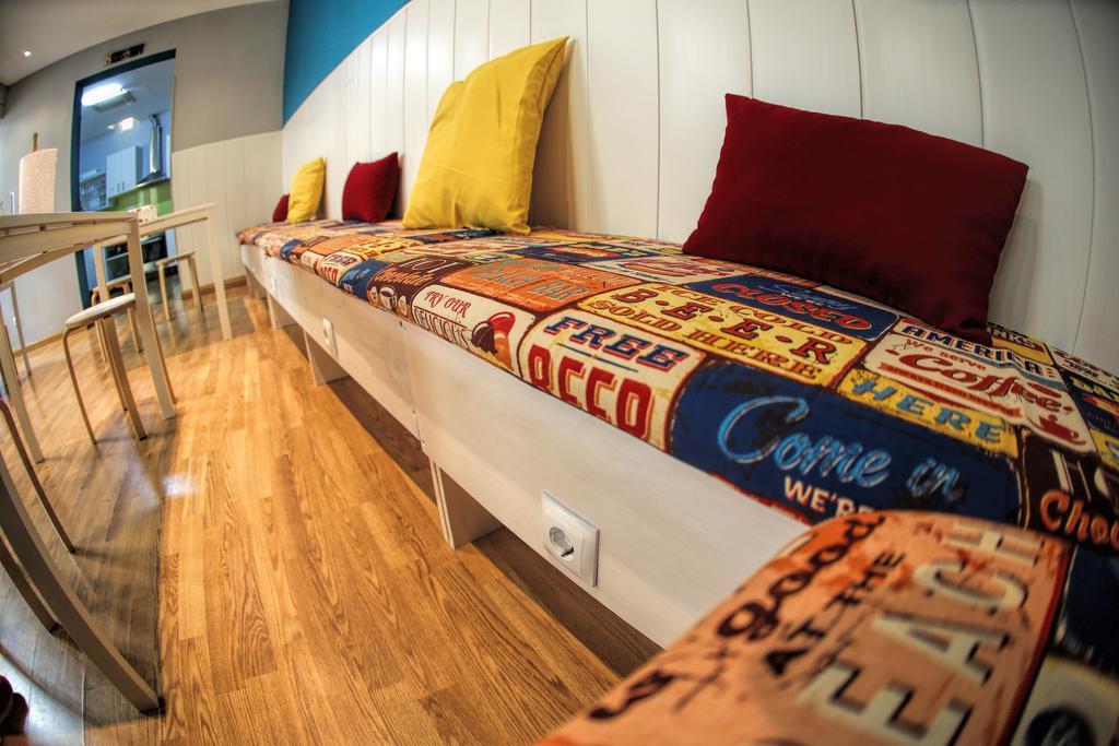 Onefam Sungate Hostel Madrid Ngoại thất bức ảnh